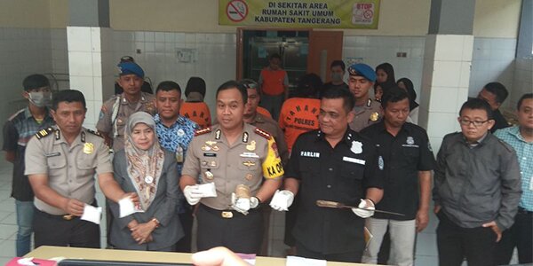 KASUS BESAR: Kapolres Metro Tangerang Kombes Harry Kurniawan beserta jajarannya saat menggelar konferensi pers di RSU Kabupaten Tangerang, Selasa (17/4).IStimewa